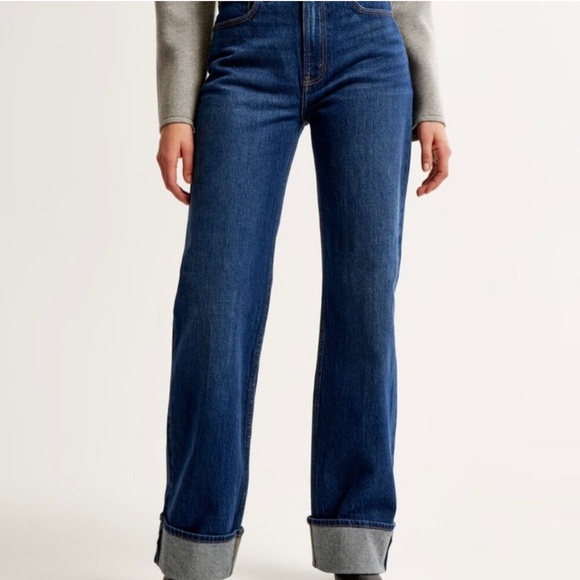 High Rise 90s Relaxed Jean in dark wash with cuff - Picture 3 of 4